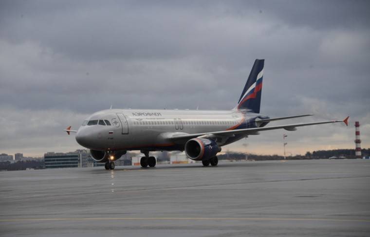 Самолёт из Сургута в Москву задержан по технической причине