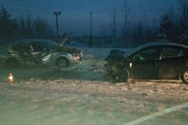 В Сосногорском районе две иномарки столкнулись на подъезде к Дутово