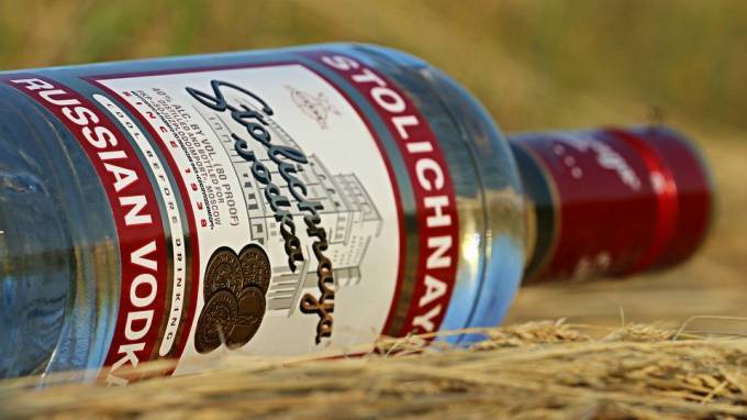 Суд подтвердил право России на бренд водки "Столичная"