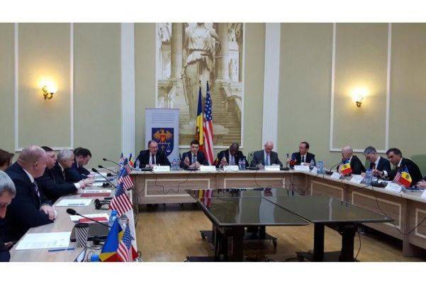 В Молдавии законы и управление юстицией согласовывают с США