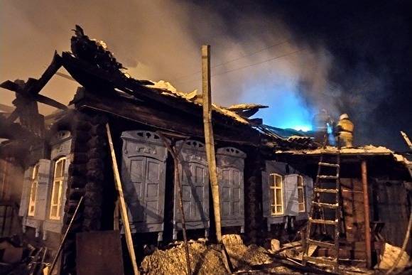 В Кургане на пожаре в жилом доме погибли два человека. СКР начала поверку