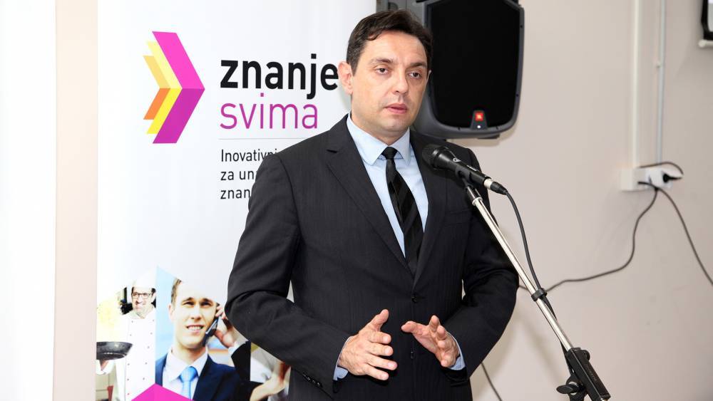 Глава Минобороны Сербии раскритиковал европейских политиков за двойные стандарты