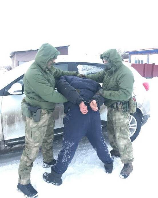 В Зауралье сотрудники ФСБ задержали мужчину, который переводил нелегалов через границу
