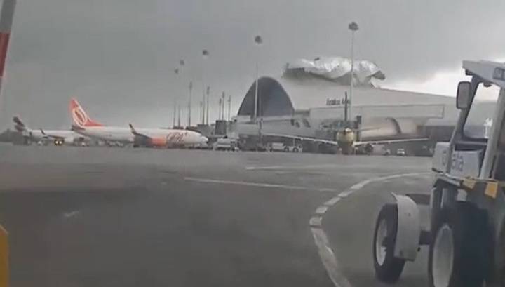 Ураган оставил без крыши здание аэропорта в Бразилии. Видео