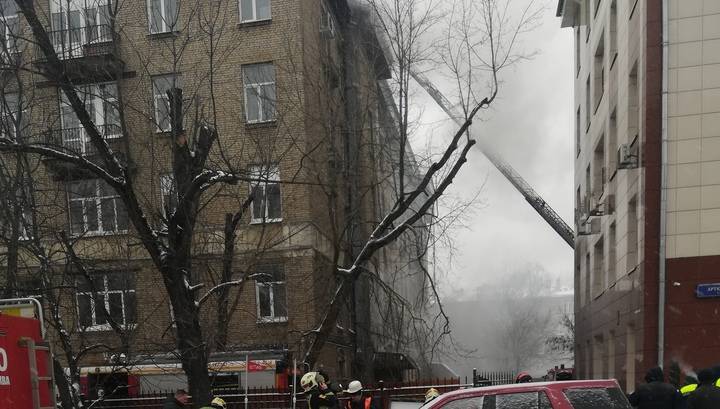 "Где вода?": пожар вспыхнул в офисном центре на юго-востоке Москвы