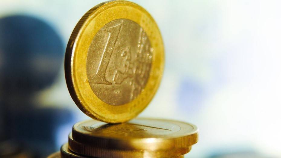 Официальный курс евро на среду вырос на 45 копеек