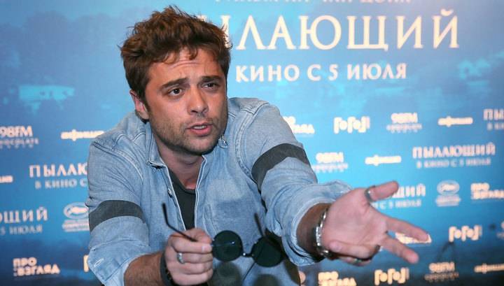 У актера из "Интернов" в центре Москвы вырвали из рук iPhone стоимостью 114 тысяч