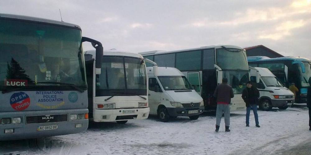 Украинская волонтерка устроила истерику в автобусе из-за сериала на русском языке