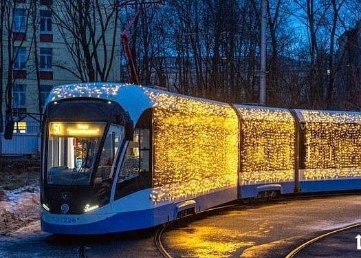 Новогодние украшения с трамваев «Витязь» в Москве снимут 31 января
