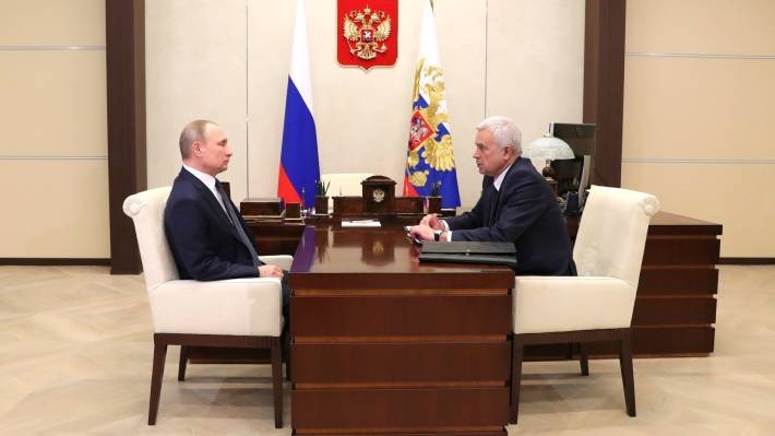 Путин поддержал идею Алекперова провести совещание по моногородам в Когалыме