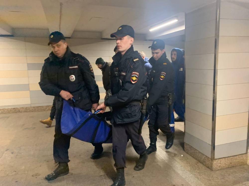 Женщина выжила после падения на пути на станции метро «Савеловская»