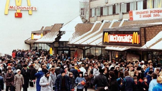 В честь 30-летия «Макдональдс» устроит распродажу бургеров по ценам 1990-го года