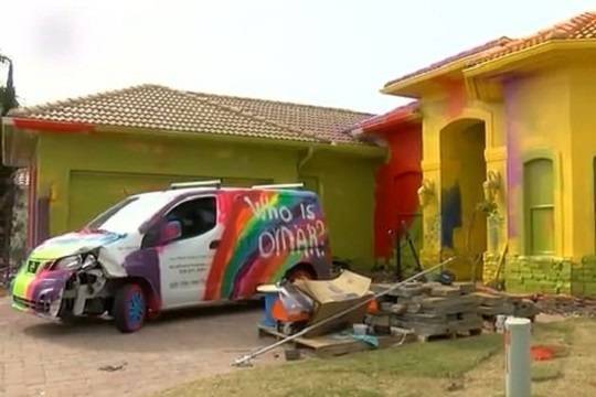 На американца подали в суд за покрашенный в яркие цвета дом