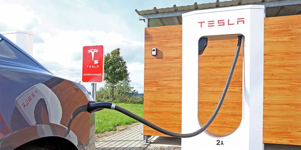 Tesla сделала бесплатными электрозаправки в Китае из-за коронавируса