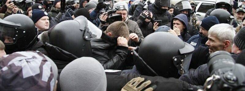 Уличный террор в Харькове. Праворадикалы захватывают город