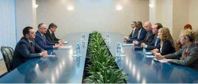 Президент Молдавии пообещал США проводить реформы с их одобрения