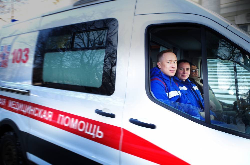 Видео экстренной госпитализации россиян с подозрением на коронавирус появилось в Сети