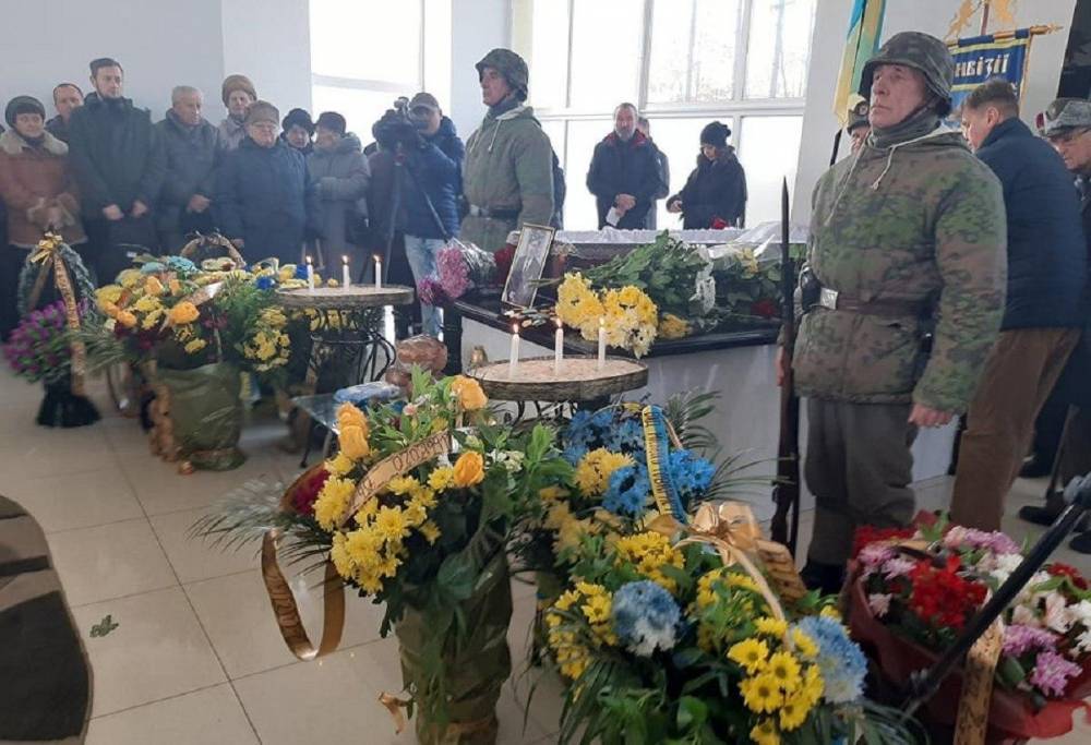 На Украине с нацистскими почестями похоронили командира эсэсовцев