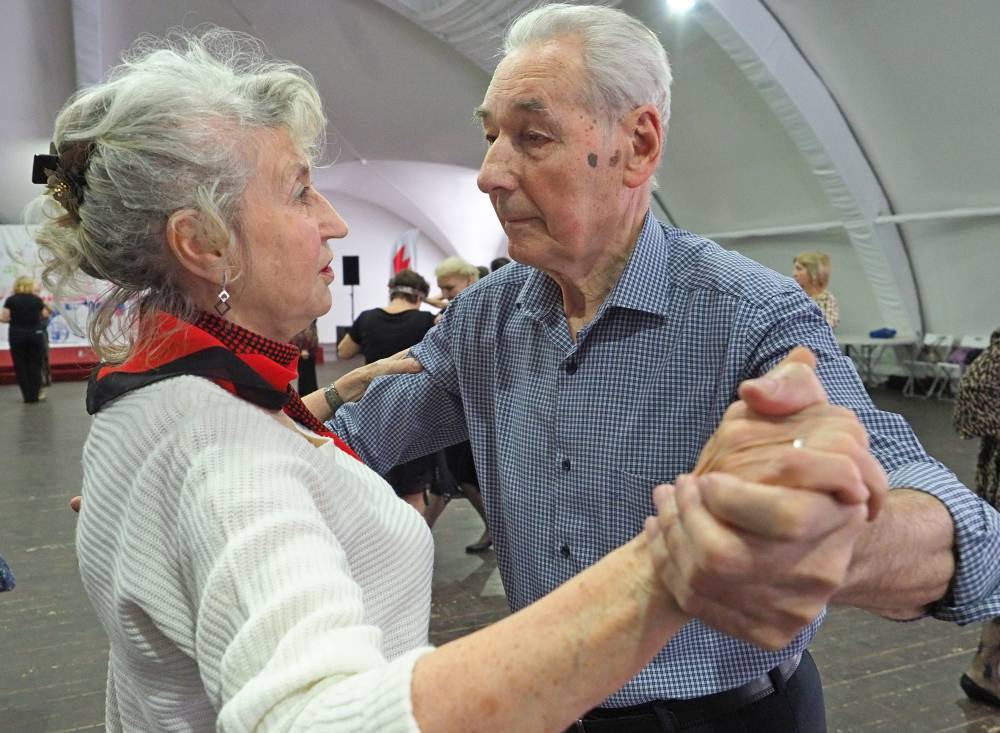 Участники «Московского долголетия» посетили первое занятие по бальным танцам