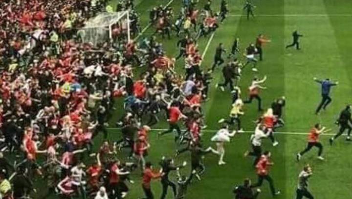 Дом вице-президента "Манчестер Юнайтед" подвергся нападению фанатов