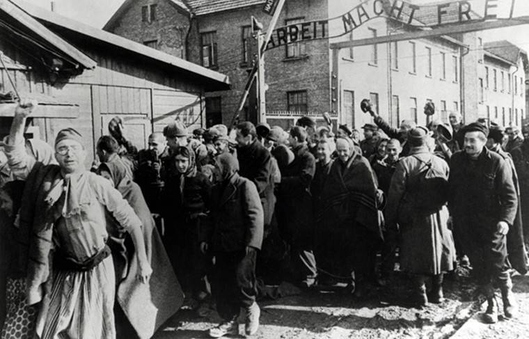 Американское посольство приписало освобождение Освенцима армии США