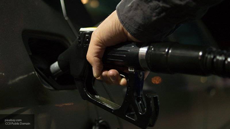 Эксперт объяснил водителям, как распознать недолив бензина на АЗС