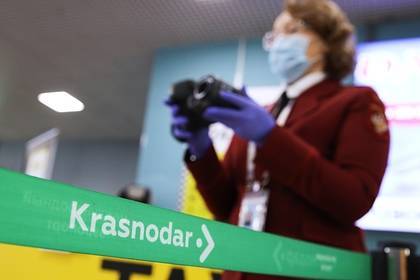 Сотрудников российского аэропорта обязали носить маски и перчатки