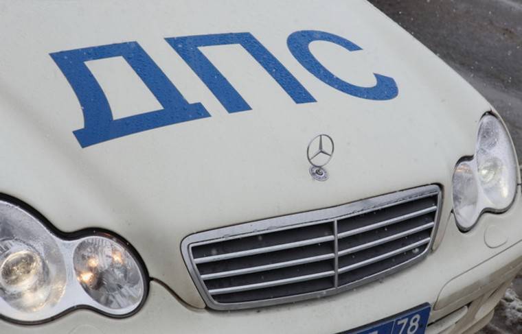 Три человека пострадали в столкновении автобуса и грузовика на Алтае