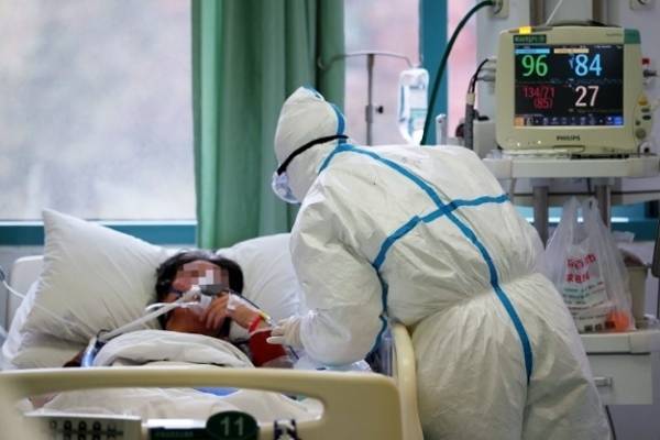 Число заболевших новым коронавирусом в Китае достигло почти 6 тысяч