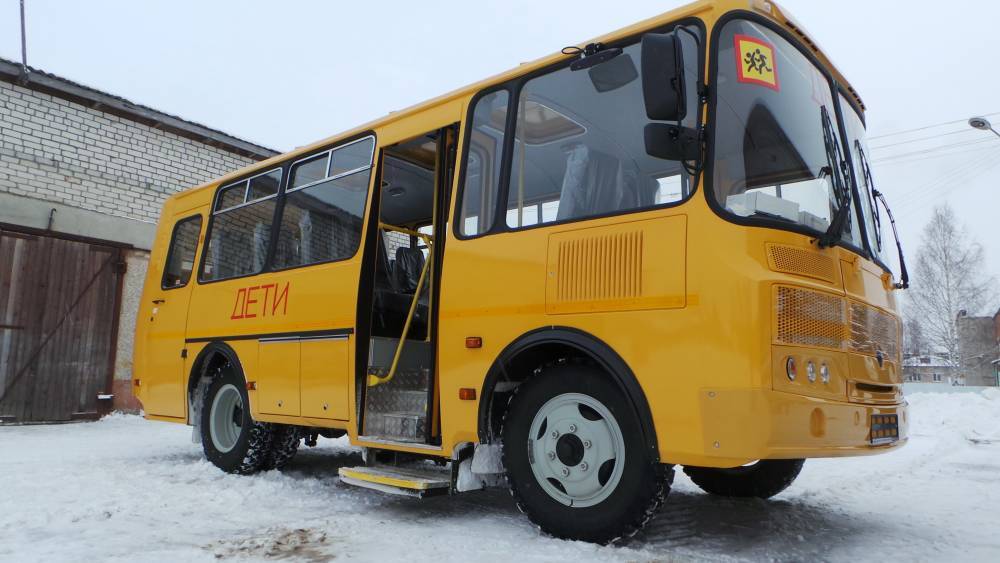 Школьный автобус съехал в кювет под Тверью