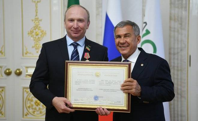 Рустам Минниханов наградил команду «КАМАЗ-Мастер»
