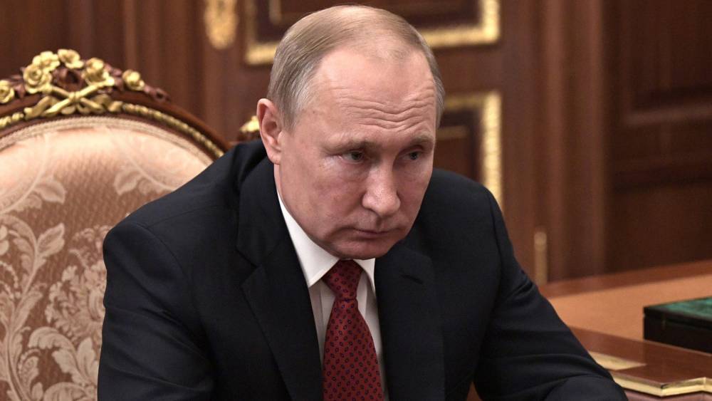 Путин призвал сделать все возможное для нераспространения коронавируса в России