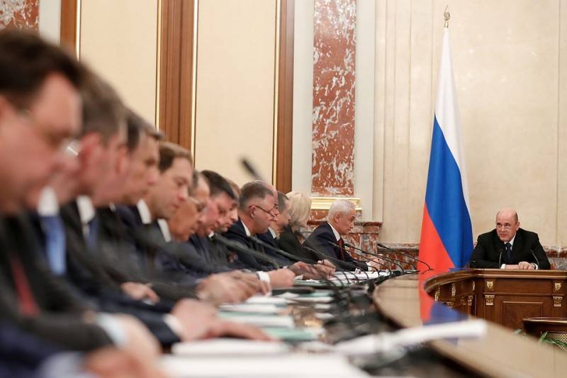 Первые шаги новых министров: упростить силовикам доступ к перепискам россиян и развивать 20 главных регионов