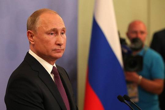 Путин поручил минимизировать потери от распространения коронавируса