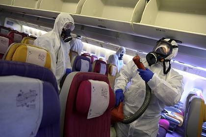 Названы способы избежать заражения коронавирусом в самолете