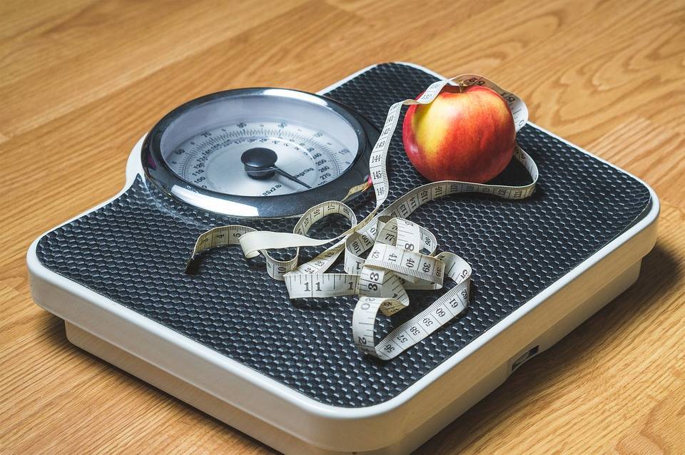 Диетолог Елена Соломатина объяснила, почему подростки набирают лишний вес