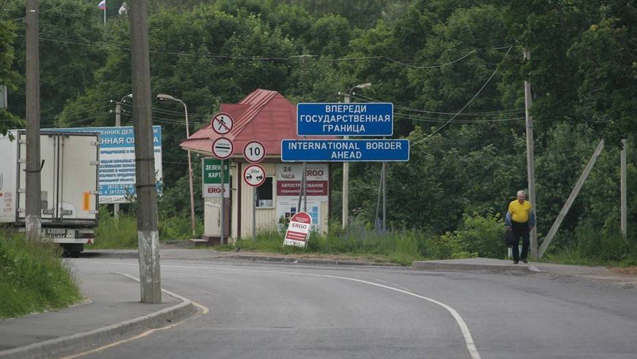 На российско-эстонской границе в Ивангороде скопилось более 250 автомобилей