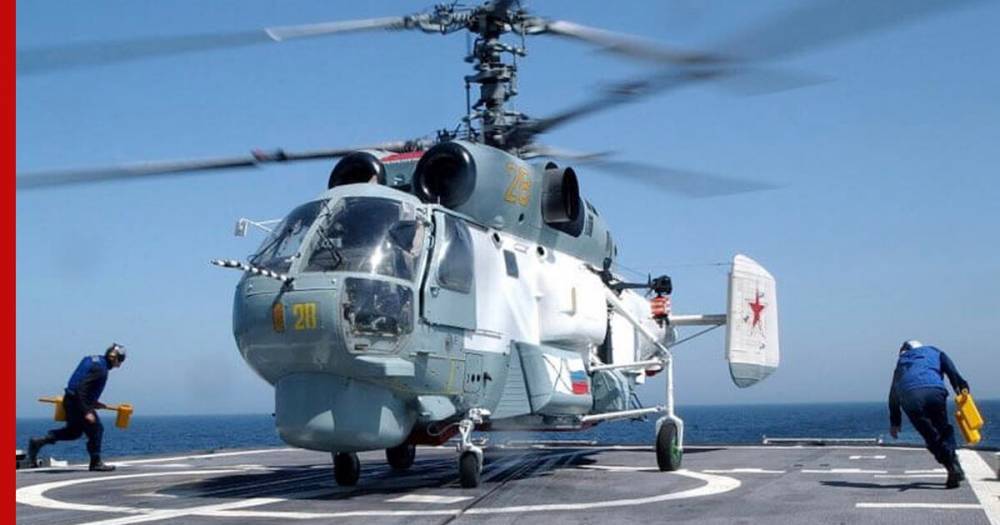 Экипажи вертолетов Ка-27 отработали посадку на фрегат в Черном море
