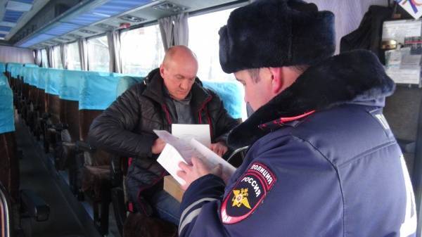 В Екатеринбурге полицейские проверяют водителей автобусов, на которых возят детей