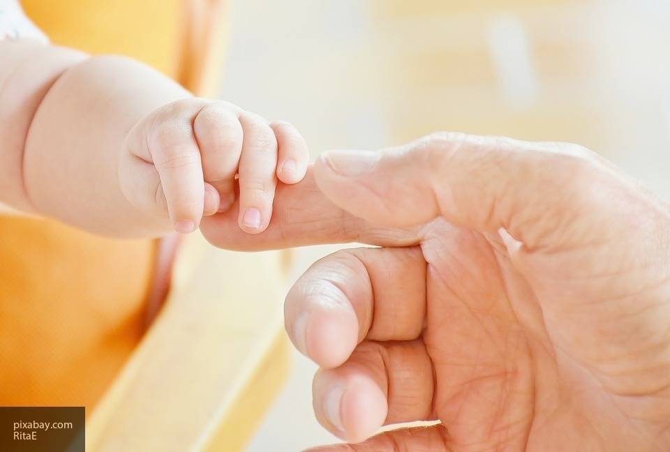 Учёные доказали синхронность работы мозга матери и младенца при общении, наполненном радостью