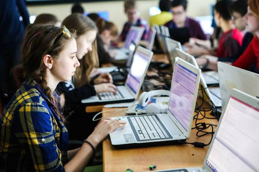 Правительство РФ в 2020 году выделит гранты 850 школьникам