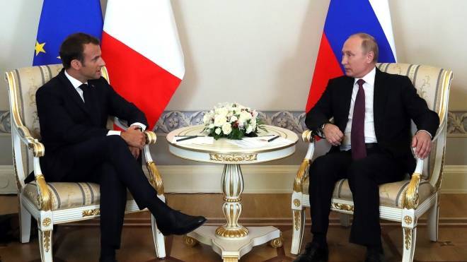 Путин и Макрон выразили озабоченность из-за гибели Сулеймани от удара США
