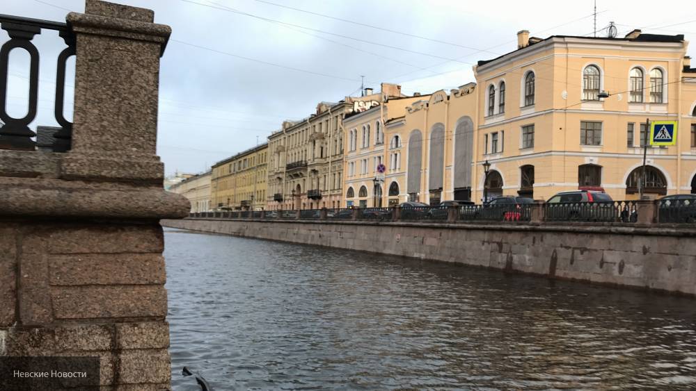 В Санкт-Петербурге вода подтопила спуски к Неве
