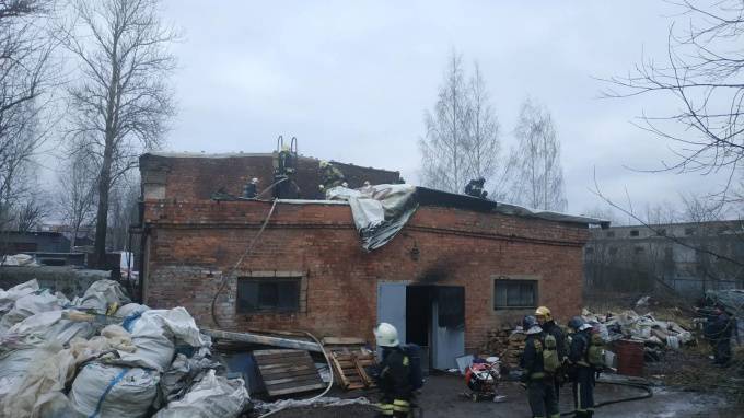 Пожар в Петро-Славянке потушили за два с половиной часа