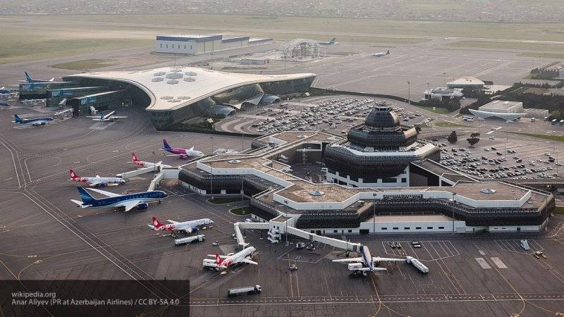 Следовавший из Баку самолет вернулся в аэропорт вылета из-за столкновения со стаей птиц