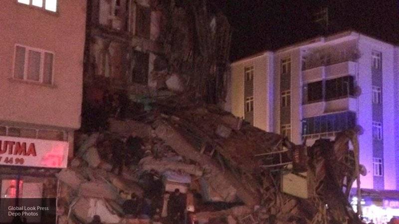 Число жертв землетрясения в Турции превысило 40 человек