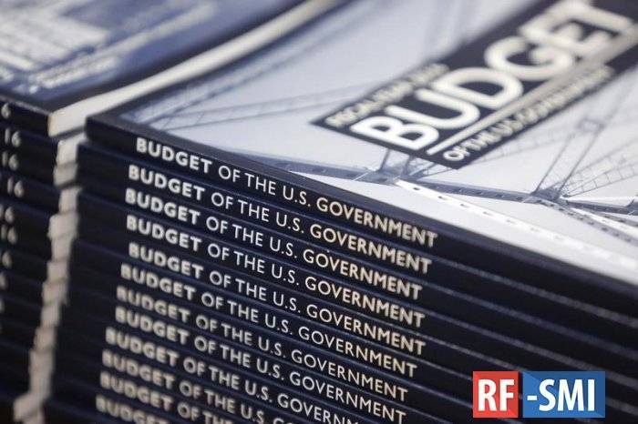 Дефицит бюджета США в 2020 году достигнет $1 трлн