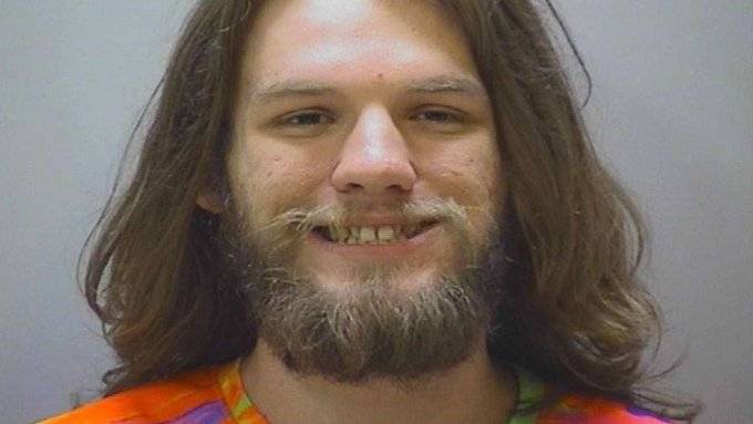 Мужчина из Теннесси закурил марихуану в зале суда во время слушания дела о ее незаконном хранении