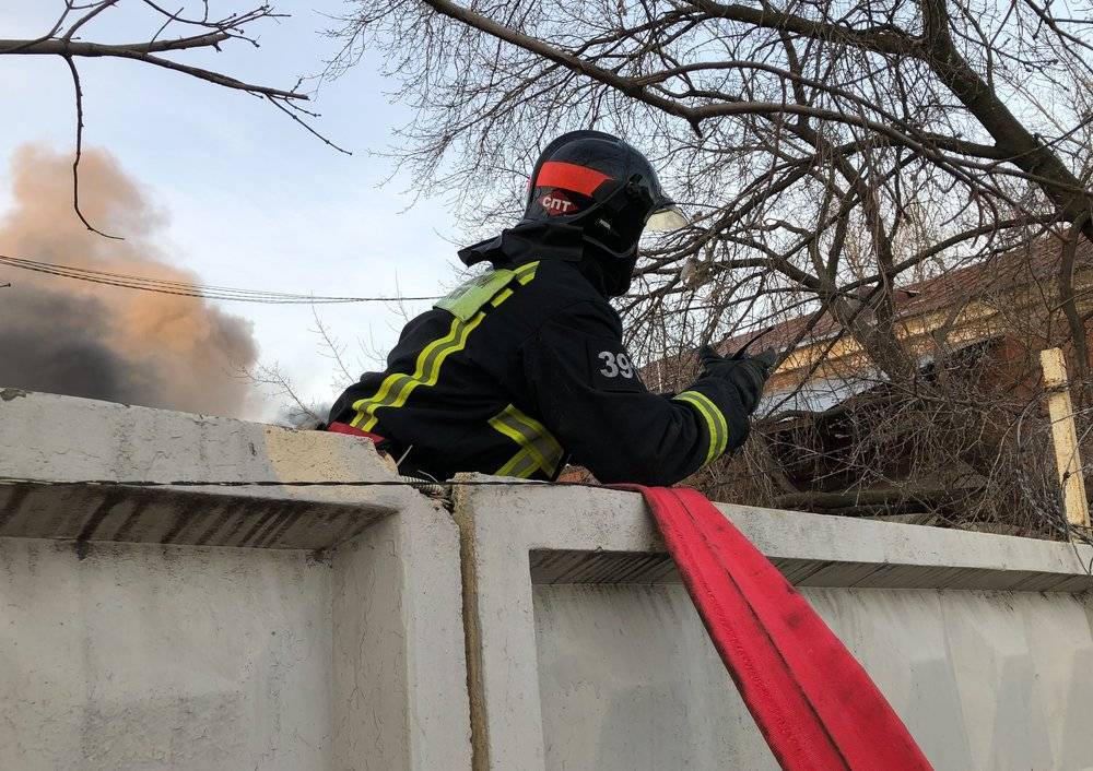 Спасатели потушили пожар в Троицком округе Москвы