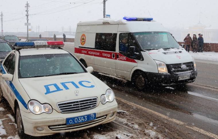 Четырнадцать человек пострадали при опрокидывании автобуса в Якутии